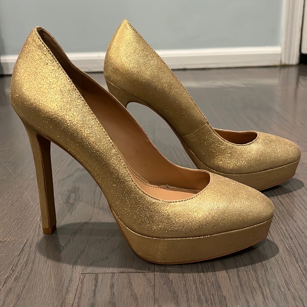 BCBGeneration Gabby Gold Metallic Suede Heels Size 7 NEW - NEVER WORN!!